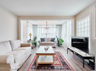 855 W 16th St #307, North Vancouver, BC V7P 1R2