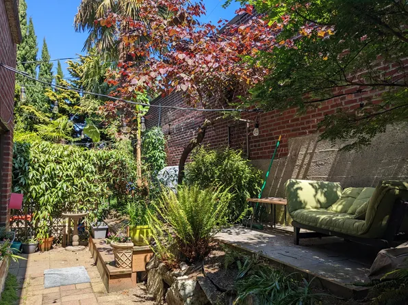 2634 Franklin Ave E APT 203, Seattle, WA 98102