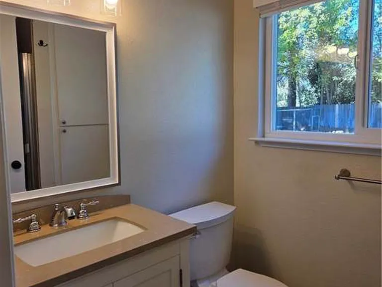 806 Alynn Way #B — Photo 13