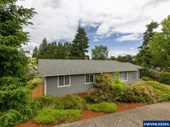 401 Flint Ridge St SE, Salem, OR 97306