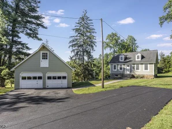 16 Chester Pl, Chester Twp., NJ 07930