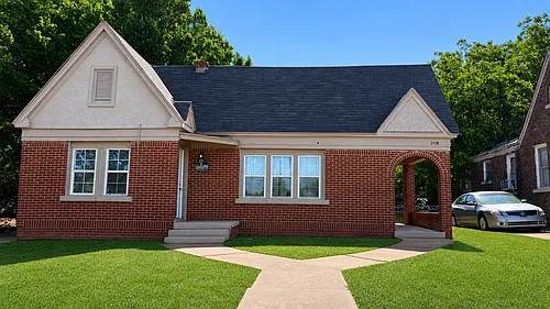 2128 N Stonewall Ave #2128 Photo 1