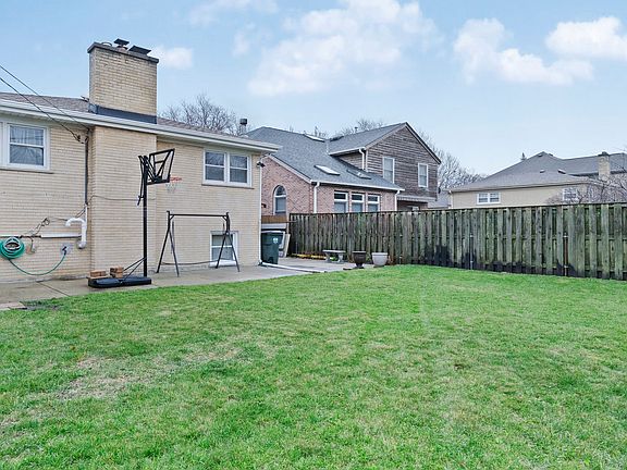 2nd image of 7338 N Kedvale Ave