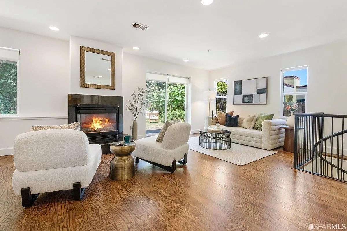 2 bed, 2.0 bath, 1273 sqft, $6,850 — Photo 2