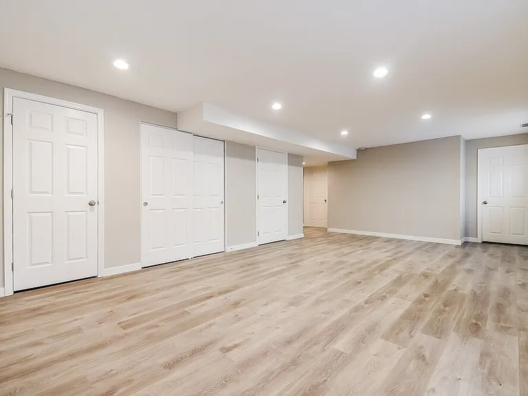 3406 W Luge Ln — Photo 7