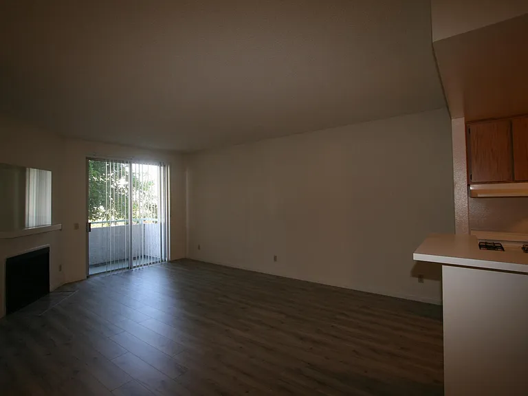 3637 Clarington Ave #113 — Photo 19