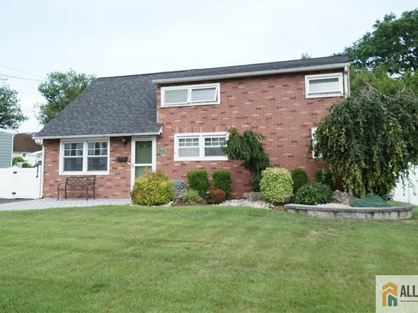 313 Demorest Ave, Avenel, NJ 07001