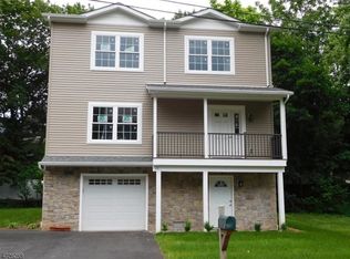 22 River Rd, Oakland, NJ 07436