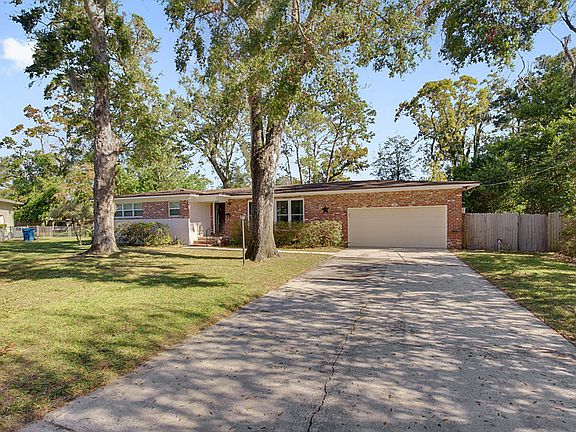 3rd image of 7863 Wildwood Ct