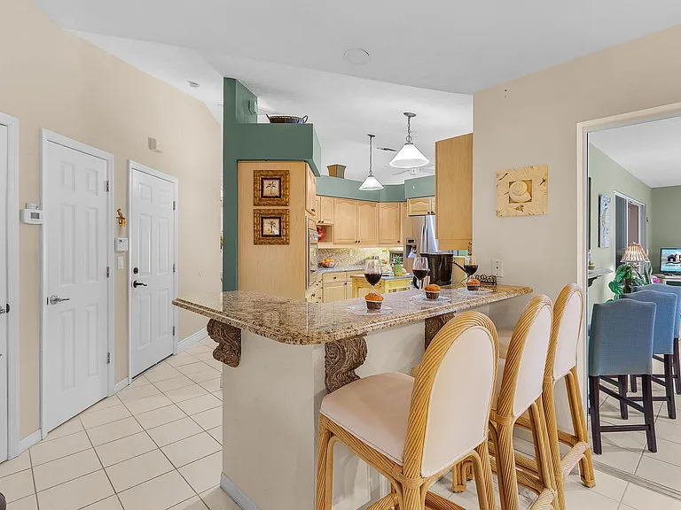8549 S Lake Cir — Photo 2