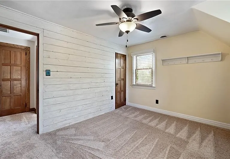 6050 Walton Rd — Photo 28
