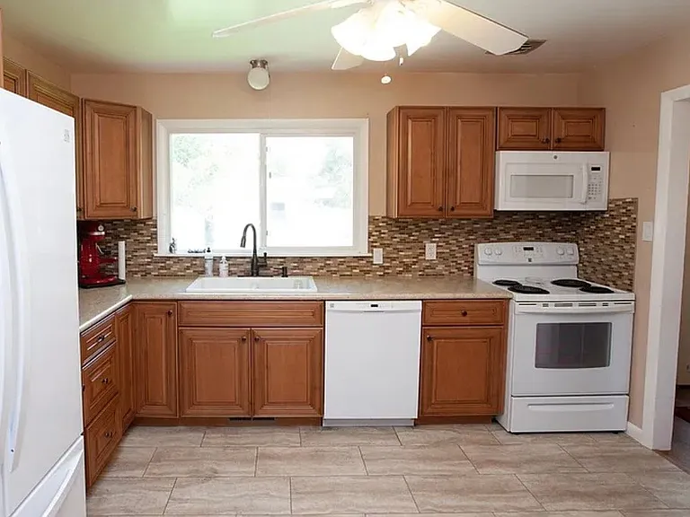 1416 Adams Cir — Photo 7