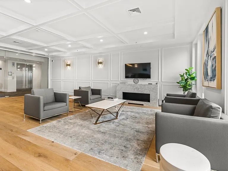 420 W Broadway #302 — Photo 16