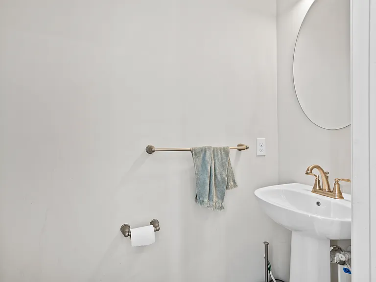 204 Station Dr — Photo 29