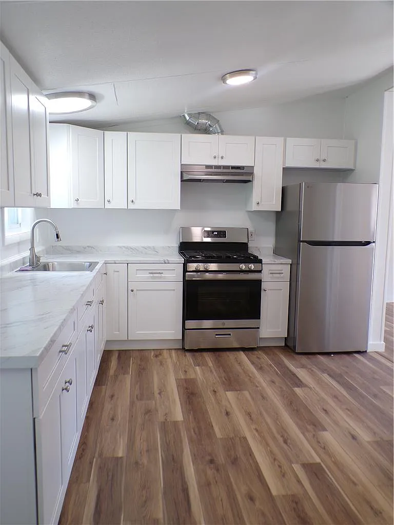 3 bed, 2.0 bath, 920 sqft, $2,000 — Photo 4