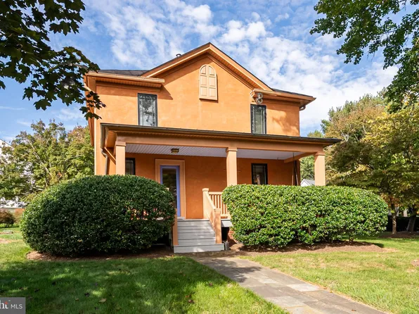 35551 Sassafras Dr, Round Hill, VA 20141