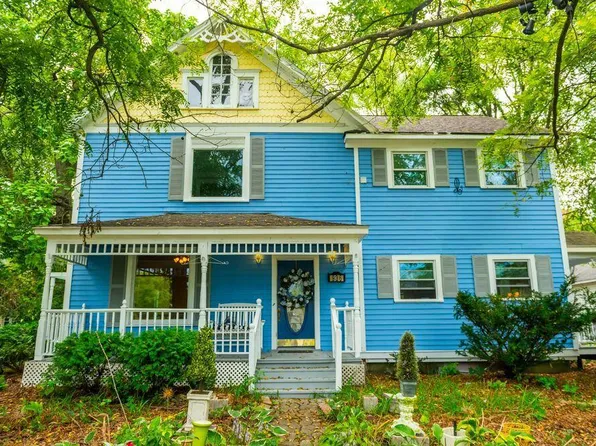 936 Main STREET, Delafield, WI 53018