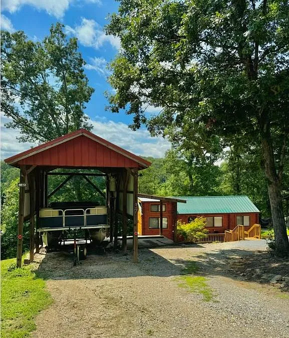 2 bed, 1.0 bath, $1,495 — Photo 2