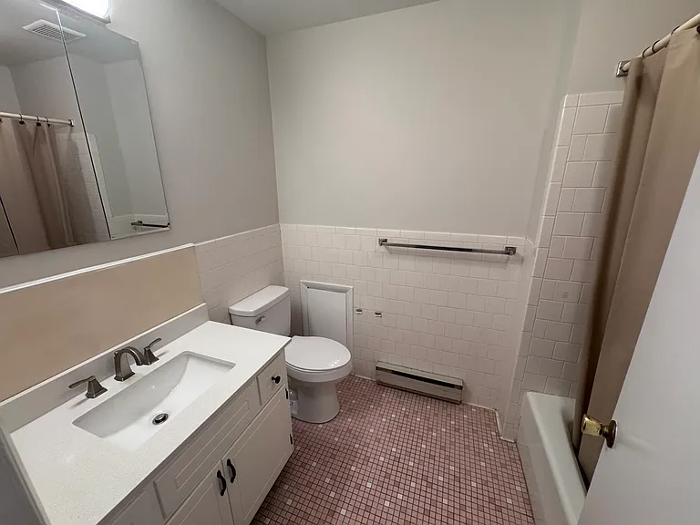 Upstairs full bath with tub - across from bedrooms