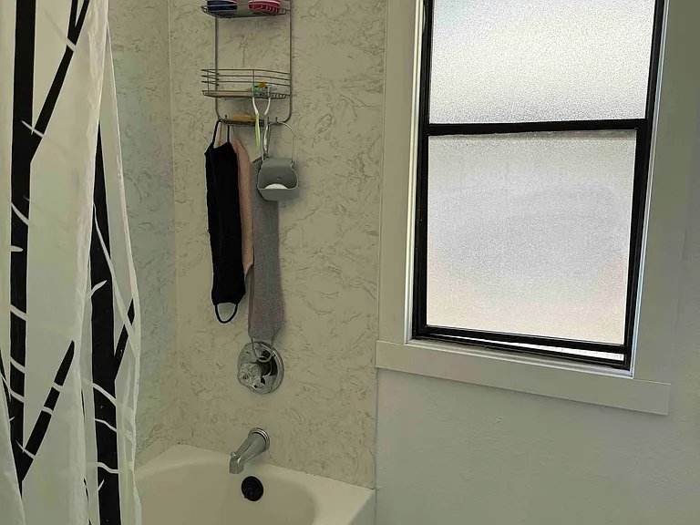 1139 Oxford St #4 — Photo 4