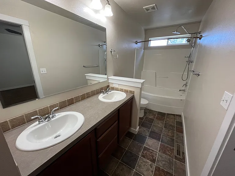 589 W Ramsbrook St — Photo 12