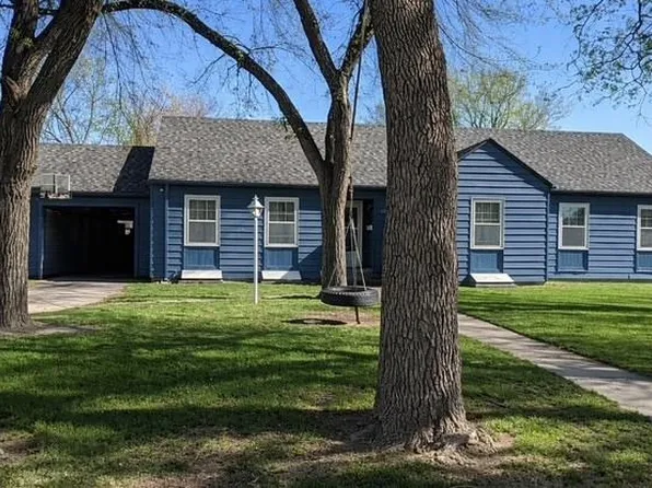 3208 Forest Ave, Great Bend, KS 67530