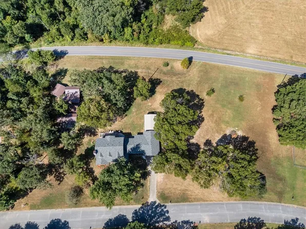 16843 Gum Springs Dr, Siloam Springs, AR 72761
