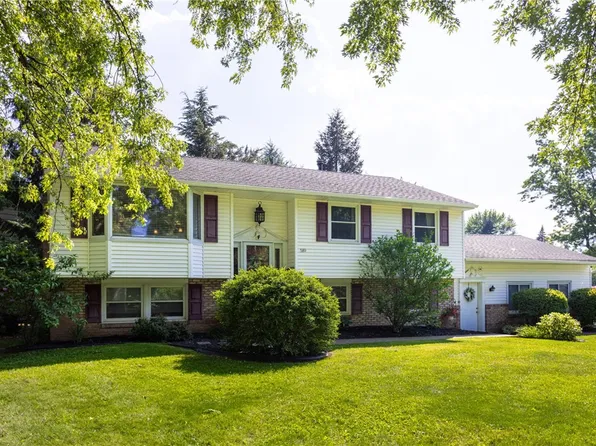 589 Heritage Dr, Rochester, NY 14615