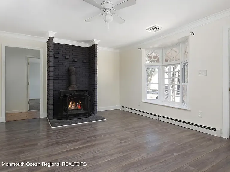424 Seaman Ave — Photo 11