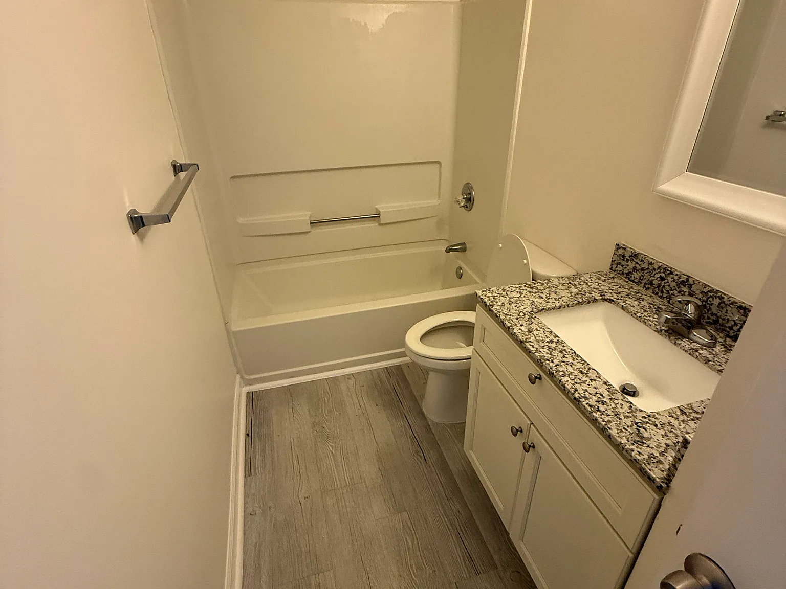 2 bed, 1500 sqft, $900 — Photo 4