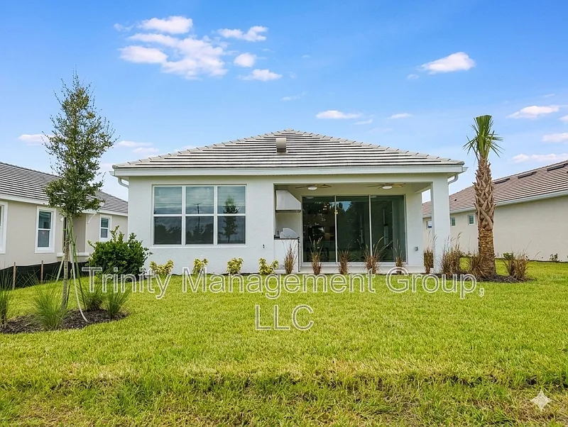 3 bed, 2.0 bath, 1976 sqft, $2,749 — Photo 1