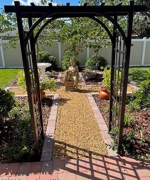 730 Cobblestone Ln NE — Photo 4