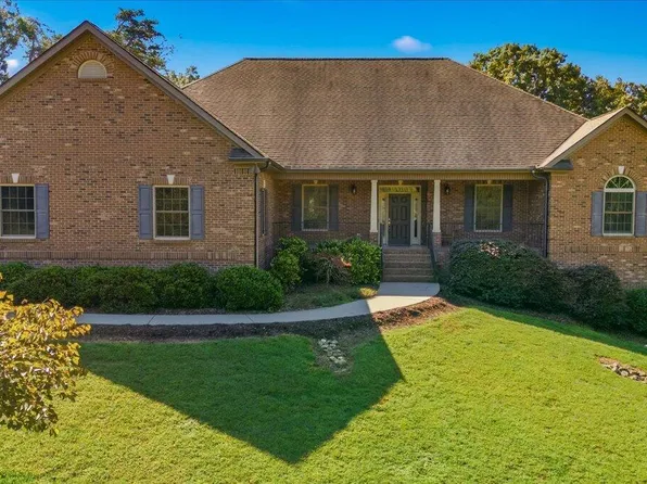 210 Red Grouse Dr, Lenoir City, TN 37772