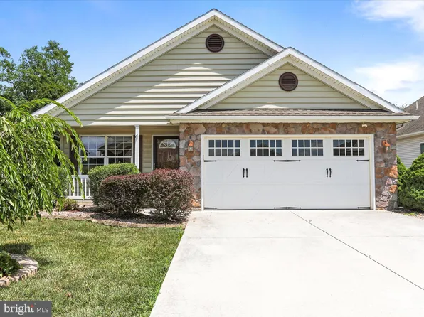 48 Lantern Ln, Shippensburg, PA 17257