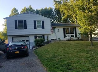 37 Huntington Pkwy, Hamlin, NY 14464