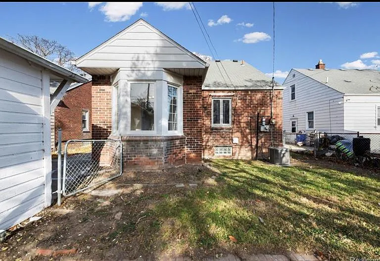 8060 Edward Ave — Photo 25