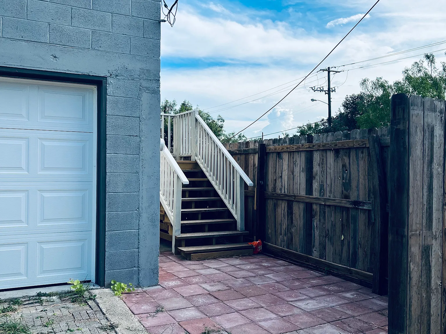 1005 E Adams Ave — Photo 1