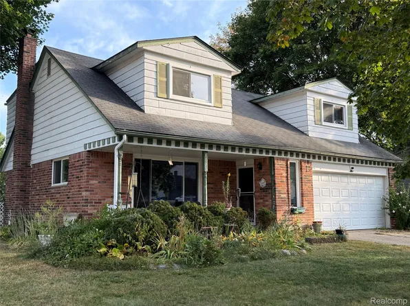 8636 War Bonnet Dr, Commerce Township, MI 48382