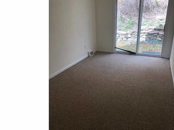 5th image of 326 Hermitage St