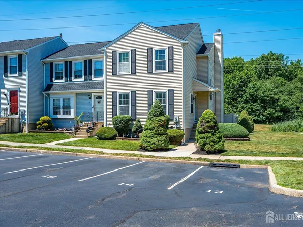 15 Gwizdak Ct, Sayreville, NJ 08872