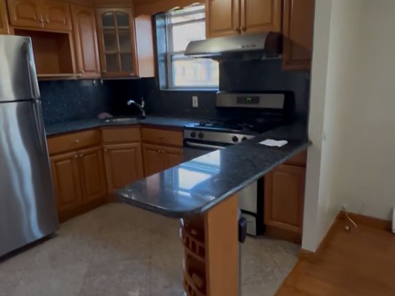 3rd image of 15620 Sanford Ave Floor 3