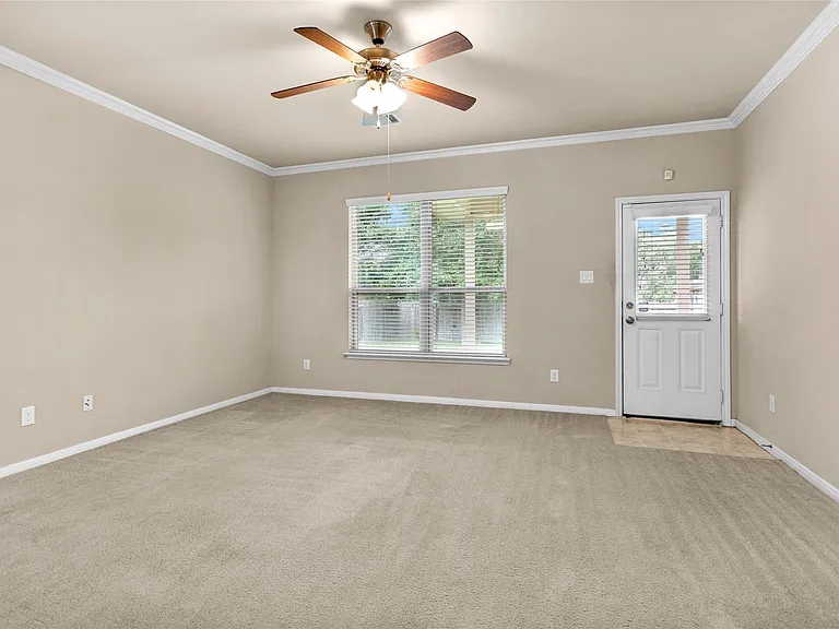9419 Elliotts Ct — Photo 10