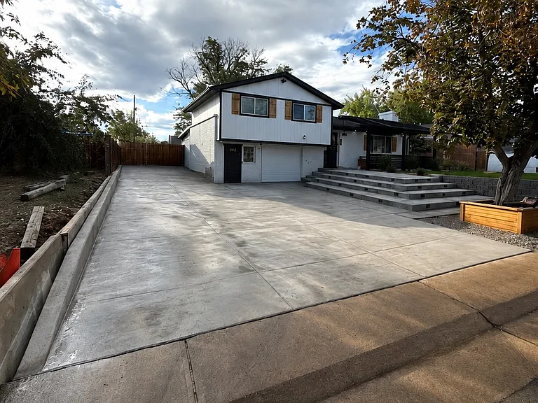 747 Elkhart St — Photo 10