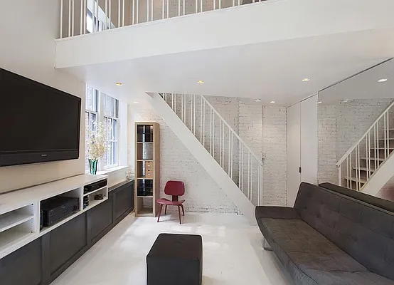 Sold by Warburg | media 4