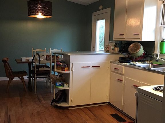 large kitchen with eat-in dining room