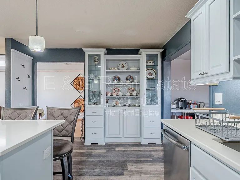 1022 W Apollo Ave — Photo 26