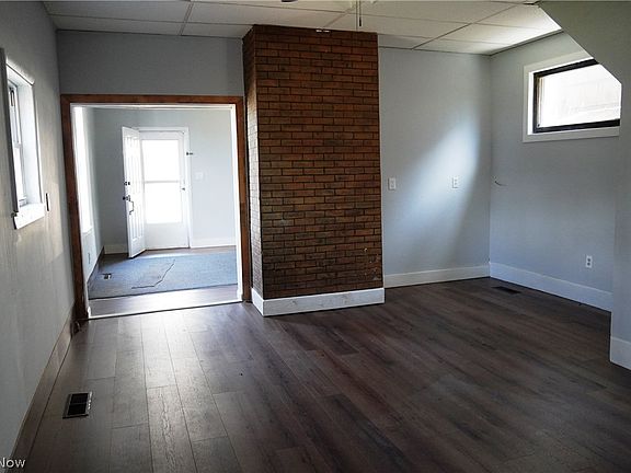 5th image of 624 W 1st St