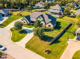 105 Oakview Ct, Burleson, TX 76028