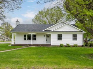 2002 13th St, Viola, IL 61486