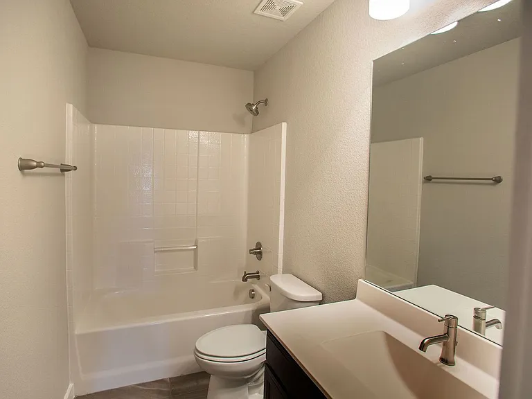 112 Lakeview Ct — Photo 12